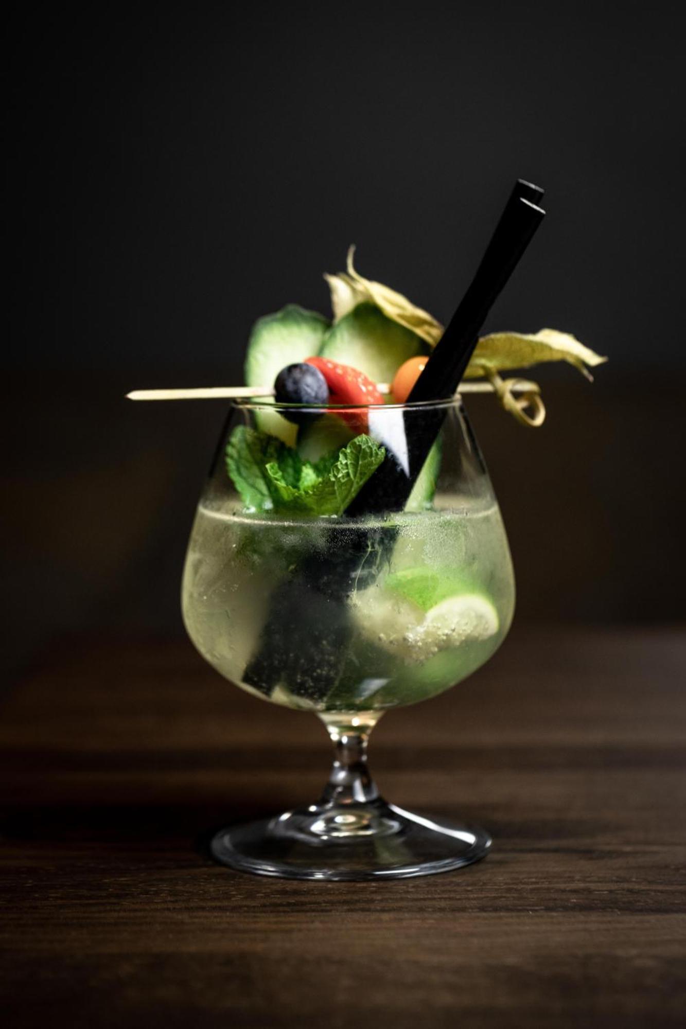 KPM Hotel&Residences Berlín Exterior foto A fruit salad cocktail