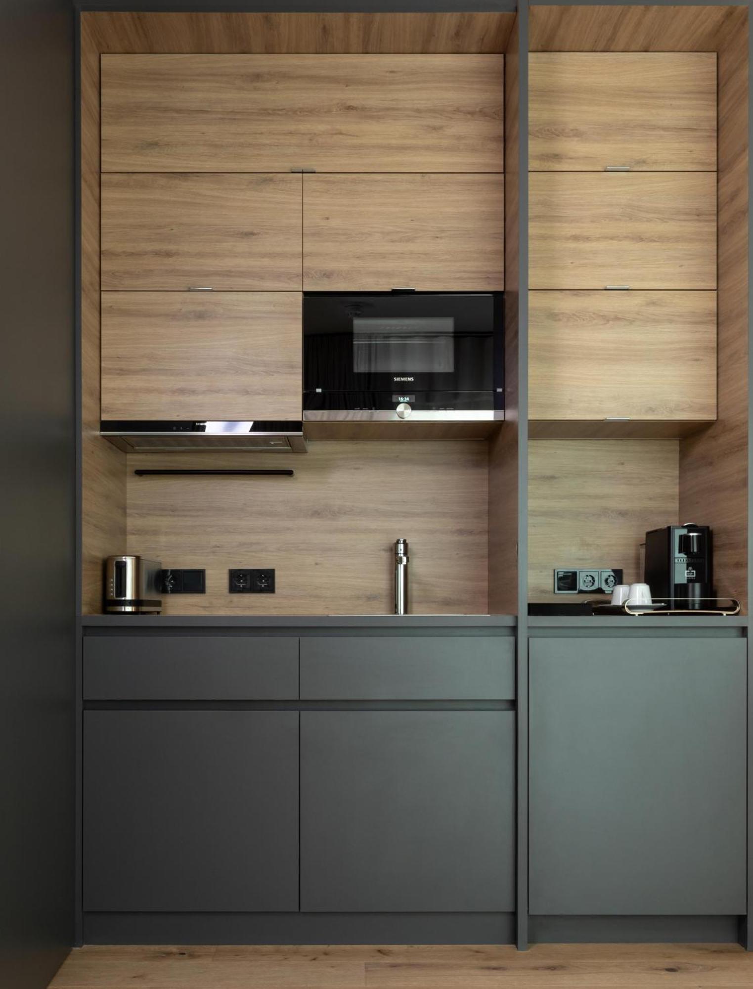 KPM Hotel&Residences Berlín Exterior foto A kitchen in a serviced apartment